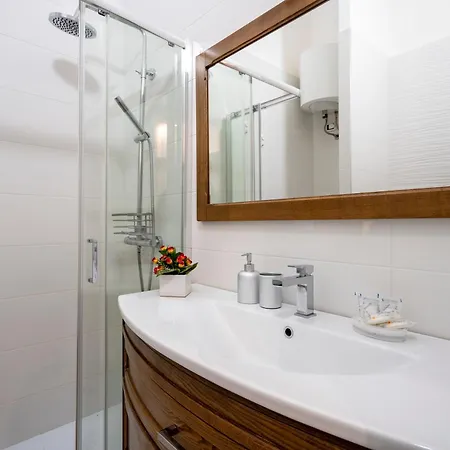 Apartman Guesthost - Nina - Your Comfort In The Heart Of